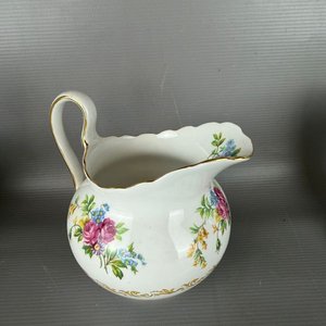 Lote siguiente: Lechera Vintage de Porcelana Inglesa Royal Chelsea con Flores