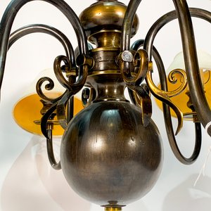 Araña Holandesa de Bronce, Seis Luces Tipo Velón con Pantallas Blancas - imagen 3