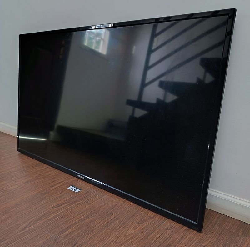 Televisor LED marca Hyunda Modelo HYLED55A sin control remoto - Funciona