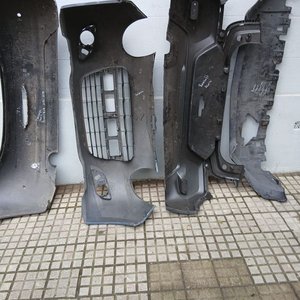 Lote siguiente: Lote de 13 Paragolpes Delanteros y Traseros para Diversas Marcas