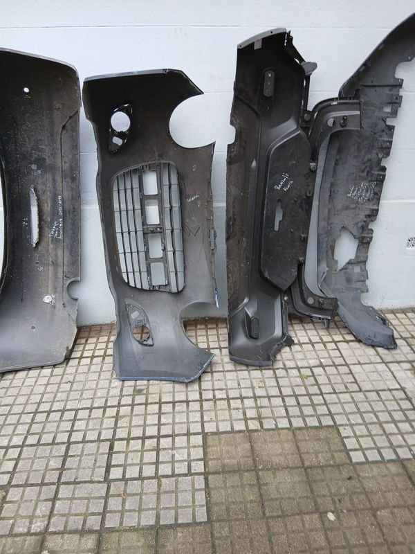 Lote de 13 Paragolpes Delanteros y Traseros para Diversas Marcas