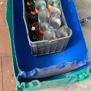Lote anterior: Dos medios tanque y envases 
