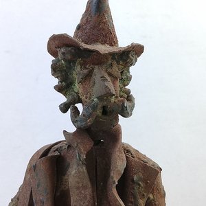 Escultura de Hierro 'Chilindro': Hombre con Grabador y Pipa - imagen 4