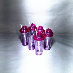 Lote anterior: Set de 7 Vasos Plásticos Tornasolados Violeta con Tapa Fucsia y Sorbete