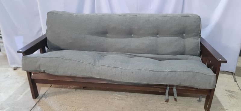 Lote anterior: Sofá Madera con Dos Plazas