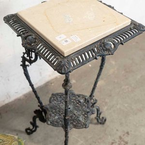 Pedestal Metálico con Tapa de Mármol y Silla Tapizada Antigua - imagen 2