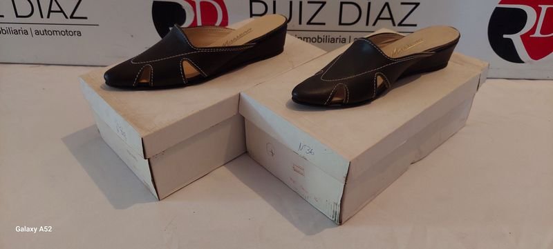 Calzado de cuero negro, excelente condición - imagen 1