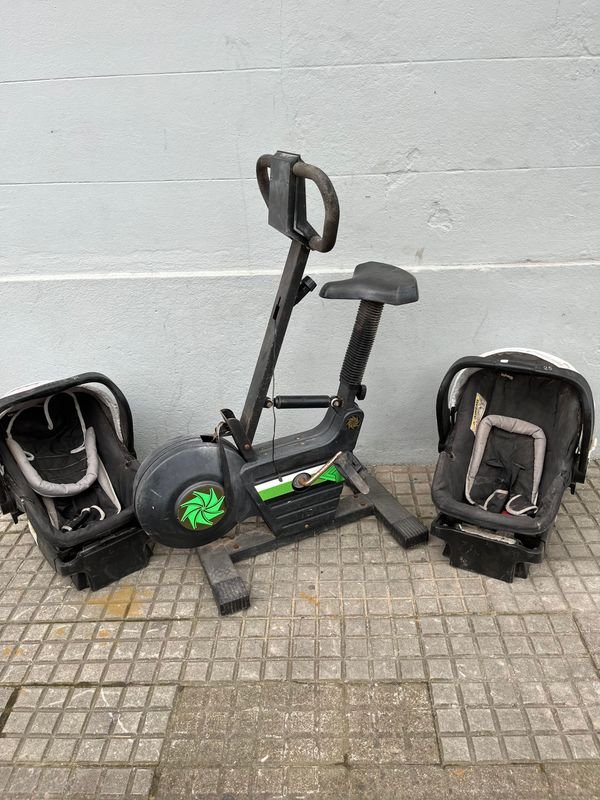 Bicicleta Fija de Ejercicio y 2 Butacas Infantiles para Auto