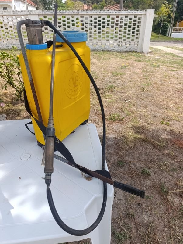 Lote siguiente: Fumigadores y accesorios para fumigación