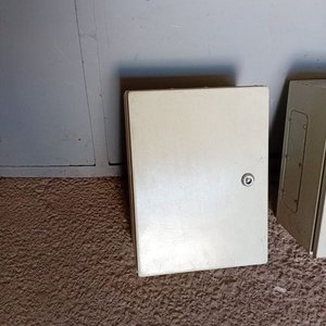 3 Tableros Eléctricos Metálicos Grandes y 1 de 40x40cm - imagen 3