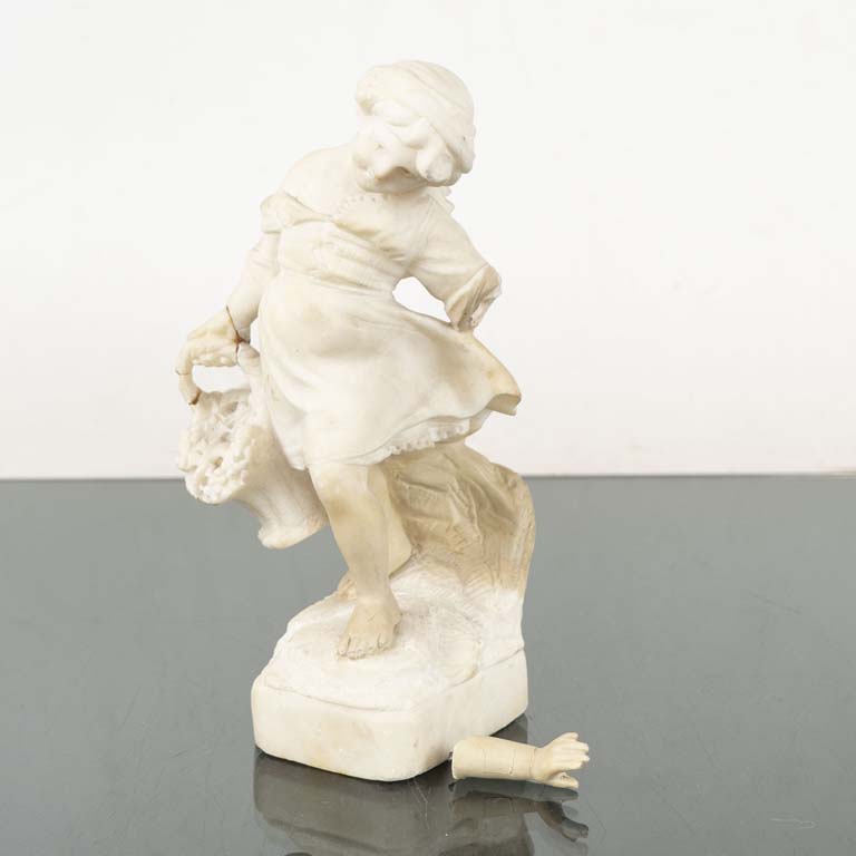 Lote anterior: Figura de marmolina con averia - Medidas: 7x11x26cm