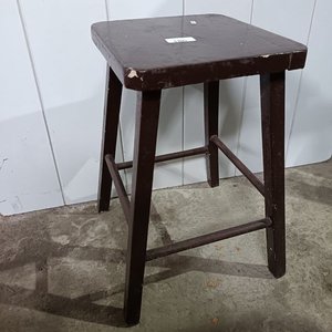 Lote siguiente: Banqueta de Madera Oscura