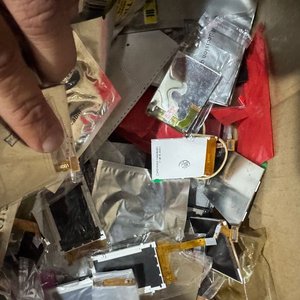 Lote de Repuestos para Tablets y Celulares, Más de 200 Unidades - imagen 8