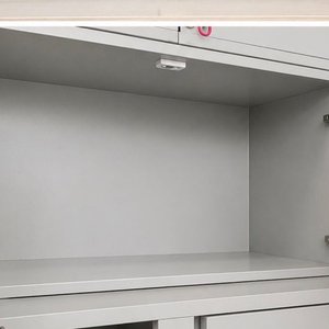 Archivador Gris con Doble Puerta Batiente y Cerradura - imagen 2