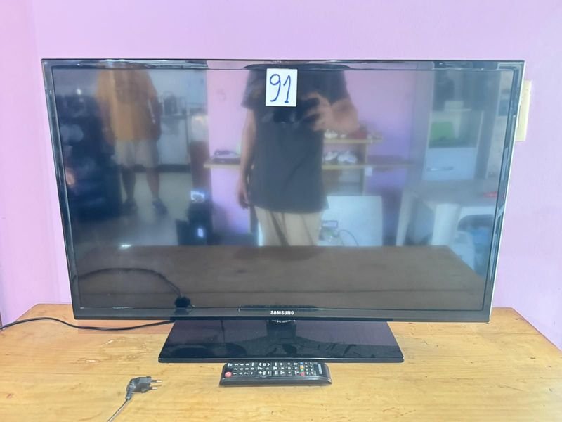 Lote siguiente: TV LED SAMSUNG C/ CONTROL 32"
