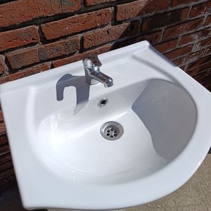 Mueble de Baño con Bacha Blanca y Grifería Monocomando - imagen 3