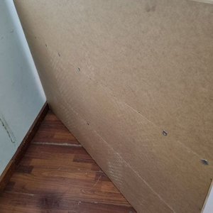 L 968 - Mueble aereo organizador en madera con terminación en blanco y tapa superior en tono madera natural (Medidas 151x36x110cm) - imagen 4