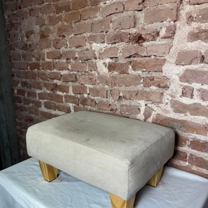 Banqueta Tapizada Beige con Patas de Madera - imagen 6
