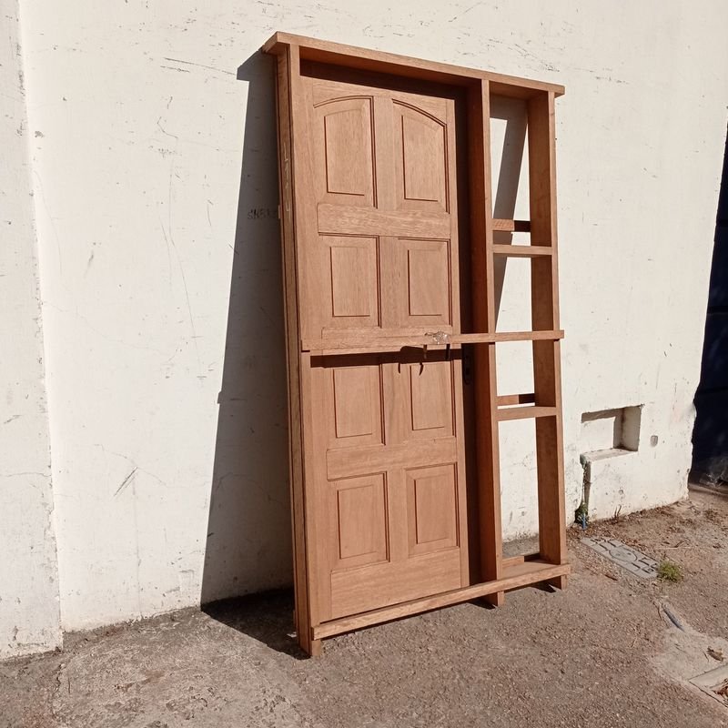 Puerta exterior de cedro con cerradura y llaves - imagen 3