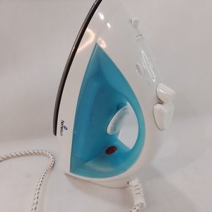 Lote siguiente: Plancha a Vapor Hometech Blanca y Celeste