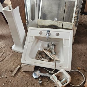 Lote siguiente: Articulos baño