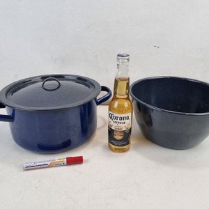 Conjunto Enlozado Azul Oscuro: Olla con Tapa y Bowl - imagen 2