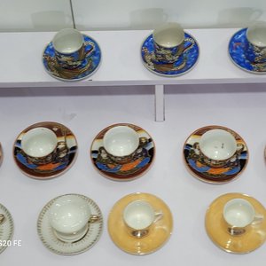 Juego de 26 pocillos y tazas de té en porcelana decorada con platitos - imagen 7