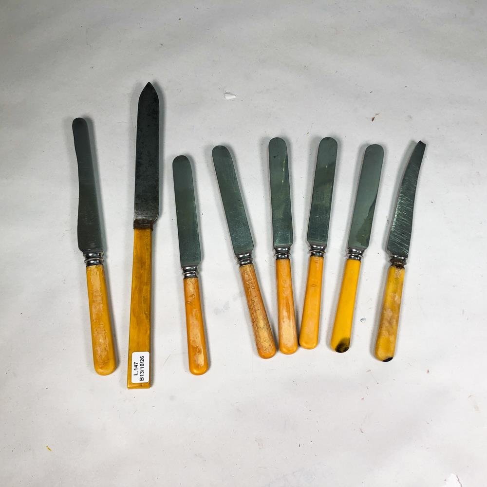 Siete Cuchillos con Mangos de Nácar y Simil Nácar