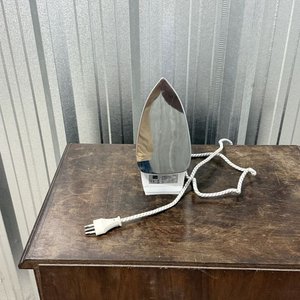 Plancha a Vapor Cuori Inca Blanca y Azul con Suela Metálica - imagen 3