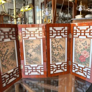 Biombo de Mesa Chino Decorativo en Madera Calada con Escenas Tradicionales - imagen 2