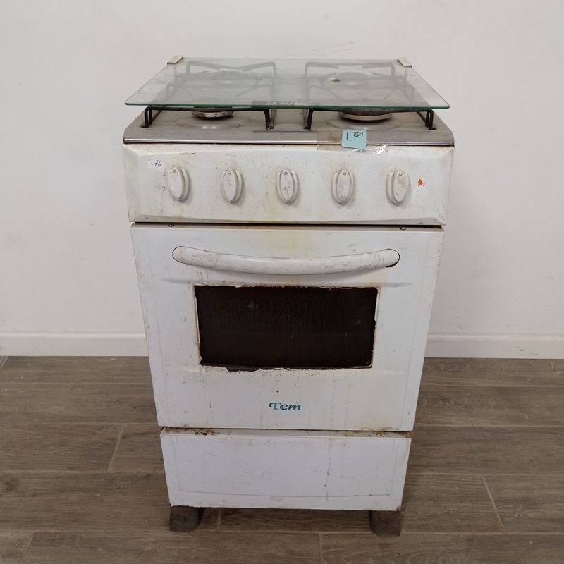 Lote siguiente: Cocina a gas de 4 hornallas marca Tem, en mal estado