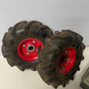 Caja de Pesca Plástica con 2 Niveles y Artículos Varios + 2 Ruedas para Carretilla - imagen 6