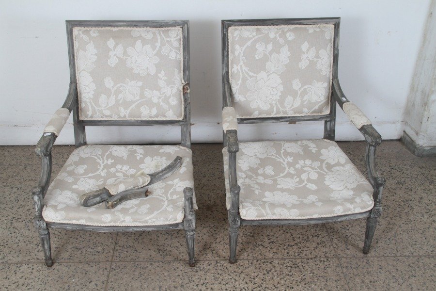 Sillas Luis XVI con tapizado floral, patinadas y con posa brazos - imagen 3