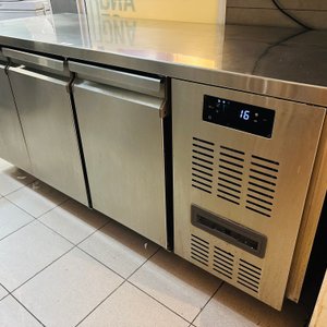 Bajo Mostrador Refrigerado Acero Inoxidable Tres Puertas 180x70x81cm - imagen 3