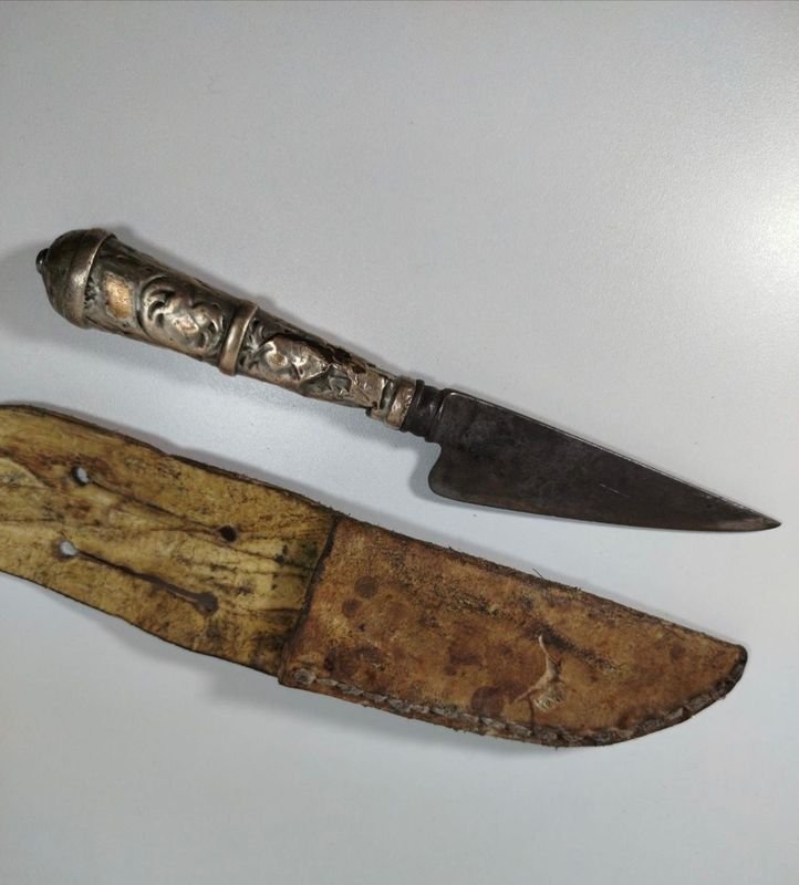 Cuchillo de plata con diseño floral y cuchara - imagen 5