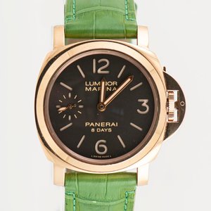 Lote anterior: Reloj Panerai Luminor Marina 8 Days Oro Rosso 44mm con 2 pulseras, caja y documentos