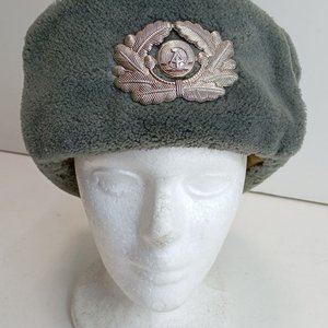 Gorro de invierno de Policía de la RDA, Talle 56 - imagen 1