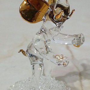 Figura Elefante de Cristal Transparente con Detalles en Oro Líquido - imagen 1