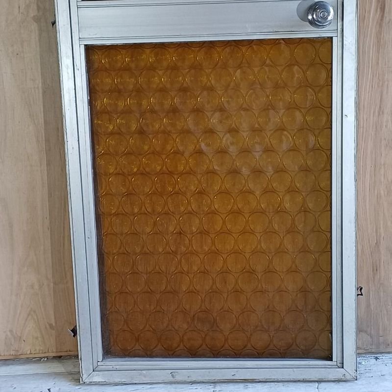Puerta de aluminio con marco y vidrio tipo fantasía - imagen 6
