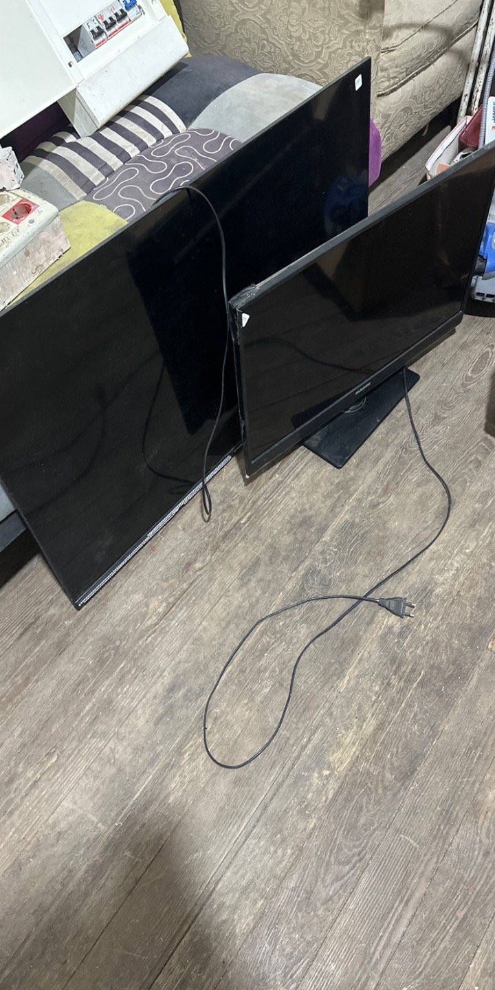 Dos Televisores Negros