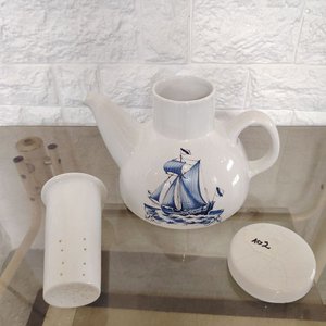 Tetera de Cerámica Blanca con Diseño de Barco a Vela - imagen 2
