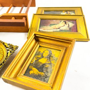 Seis Piezas Decorativas: Soporte de Madera y Cuadros Laminados - imagen 4