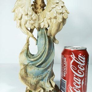 Lote anterior: Estatuilla de Ángel con Canasta de Frutas y Flores