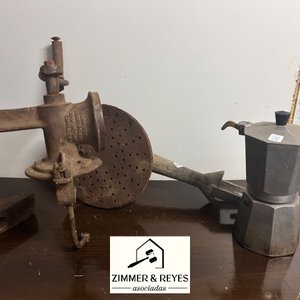 Cafetera Italiana y Picadora de Carne Antigua - imagen 3