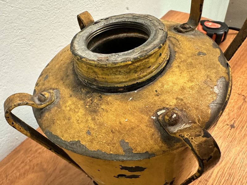 Farol de Queroseño - Vaso de Metal Amarillo con Manija y Espuela - imagen 8