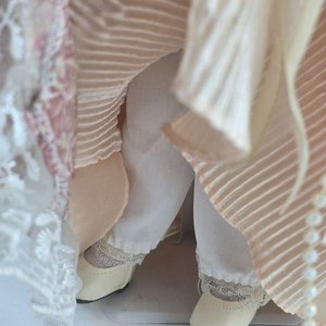 Muñeca de Porcelana Estilo Victoriano con Vestido Rosa Antiguo y Accesorios - imagen 5