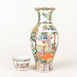 Lote anterior: Juego de Porcelana Canton: Florero y Taza Decorada
