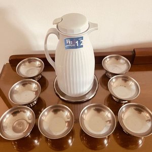 Jarra Térmica Blanca con 8 Copitas de Acero Inoxidable - imagen 2