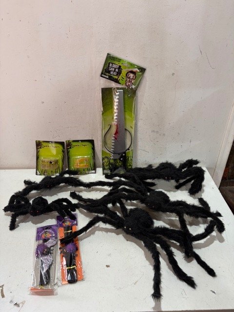 Adornos de Halloween: Arañas Negras y Decoración Temática