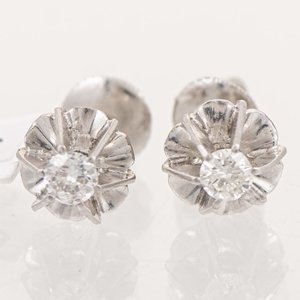 Lote siguiente: Par de Tornillos de Oro 18k con Brillantes